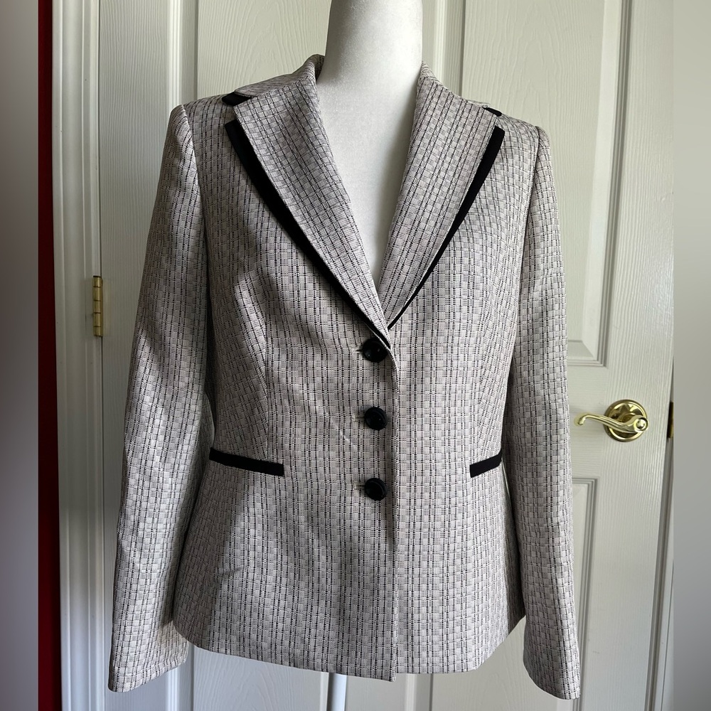 Elegant Women's Black and White Blazer with Black Accents